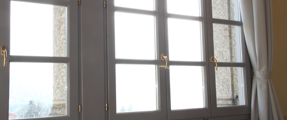 Realizzazione serramenti, porte e finestre in legno