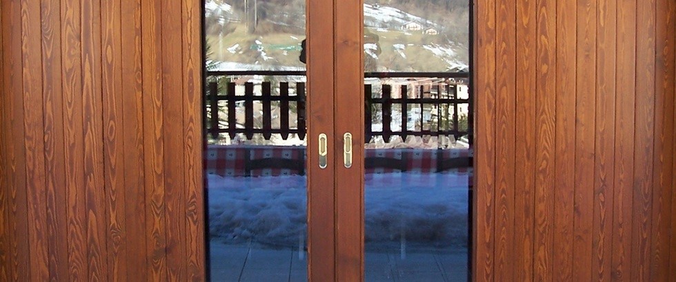 Realizzazione serramenti, porte e finestre in legno